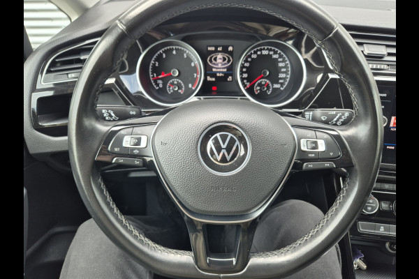 Volkswagen Touran 1.5 TSI R-Line Exclusive 7p,afn.Trekhaak,Navigatie,parkeersensoren/Camera,stoelverwarming,