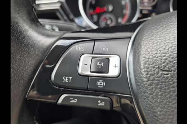 Volkswagen Touran 1.5 TSI R-Line Exclusive 7p,afn.Trekhaak,Navigatie,parkeersensoren/Camera,stoelverwarming,