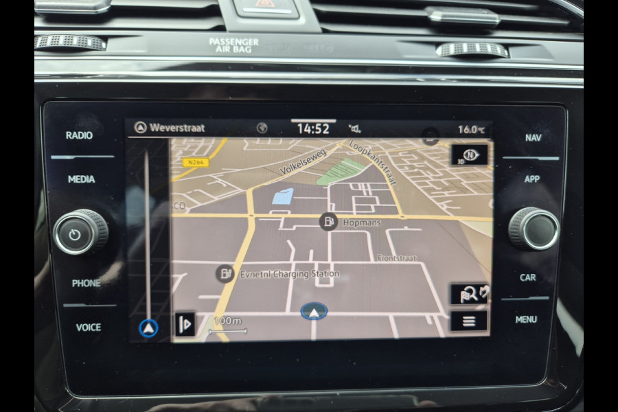 Volkswagen Touran 1.5 TSI R-Line Exclusive 7p,afn.Trekhaak,Navigatie,parkeersensoren/Camera,stoelverwarming,