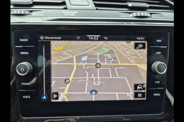 Volkswagen Touran 1.5 TSI R-Line Exclusive 7p,afn.Trekhaak,Navigatie,parkeersensoren/Camera,stoelverwarming,
