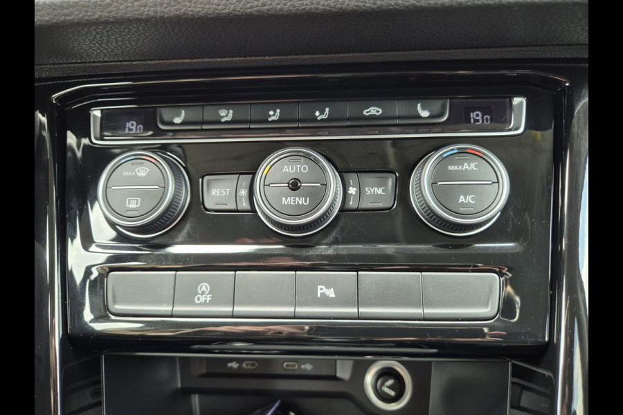 Volkswagen Touran 1.5 TSI R-Line Exclusive 7p,afn.Trekhaak,Navigatie,parkeersensoren/Camera,stoelverwarming,