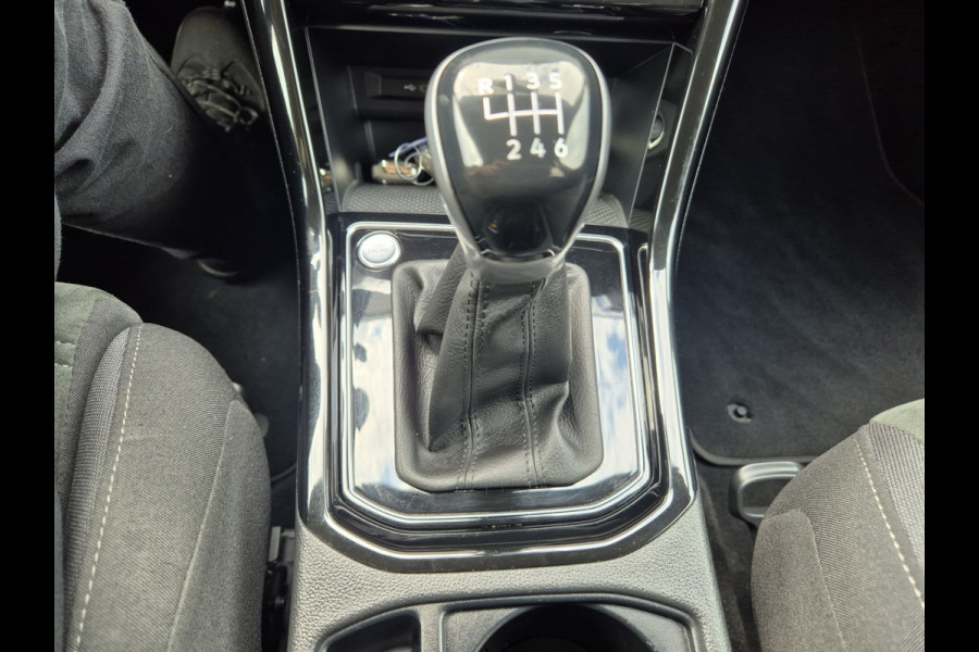 Volkswagen Touran 1.5 TSI R-Line Exclusive 7p,afn.Trekhaak,Navigatie,parkeersensoren/Camera,stoelverwarming,