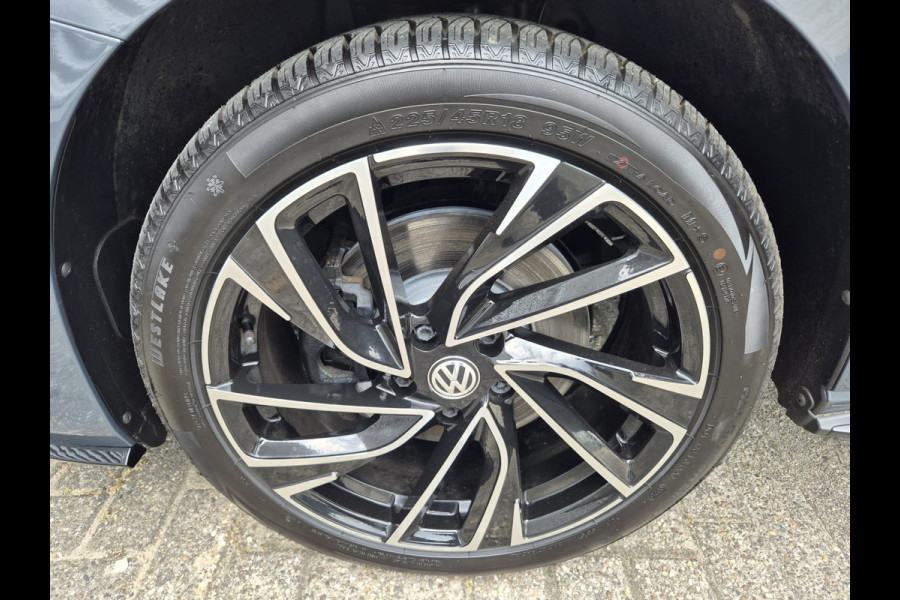 Volkswagen Touran 1.5 TSI R-Line Exclusive 7p,afn.Trekhaak,Navigatie,parkeersensoren/Camera,stoelverwarming,