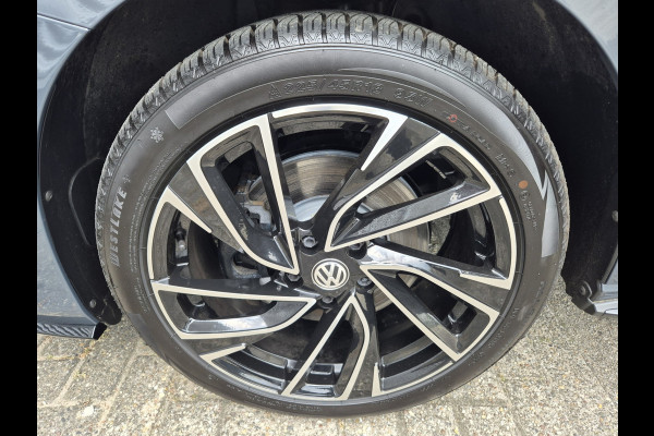Volkswagen Touran 1.5 TSI R-Line Exclusive 7p,afn.Trekhaak,Navigatie,parkeersensoren/Camera,stoelverwarming,