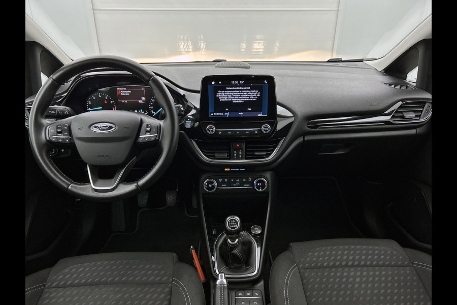 Ford Fiesta 1.0 EcoBoost Titanium (NAVIGATIE, CARPLAY, PARKEERSENSOREN, LED, STUURBEDIENING, 1e EIGENAAR, GOED ONDERHOUDEN)