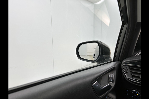 Ford Fiesta 1.0 EcoBoost Titanium (NAVIGATIE, CARPLAY, PARKEERSENSOREN, LED, STUURBEDIENING, 1e EIGENAAR, GOED ONDERHOUDEN)