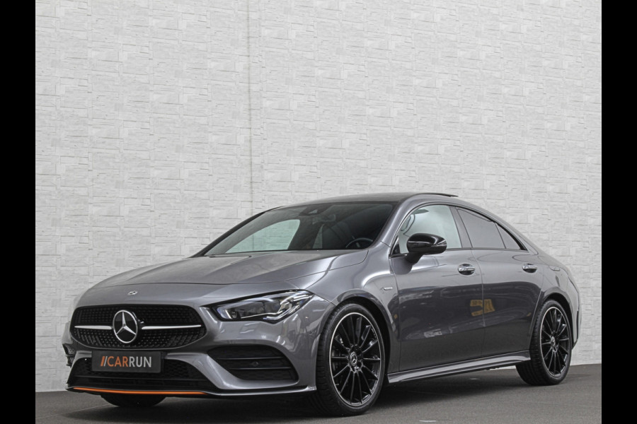 Mercedes-Benz CLA-Klasse 180 Edition 1 AMG-Line | Panorama | Sfeerverlichting | Widescreen | Memory | Multi-Beam LED | Keyless-Go | 19 Inch | Stoelverwarming | Night-Pakket | Camera | Origineel NL | Nieuwe Banden & Onderhoudsbeurt |