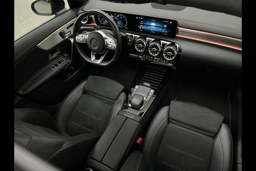 Mercedes-Benz CLA-Klasse 180 Edition 1 AMG-Line | Panorama | Sfeerverlichting | Widescreen | Memory | Multi-Beam LED | Keyless-Go | 19 Inch | Stoelverwarming | Night-Pakket | Camera | Origineel NL | Nieuwe Banden & Onderhoudsbeurt |
