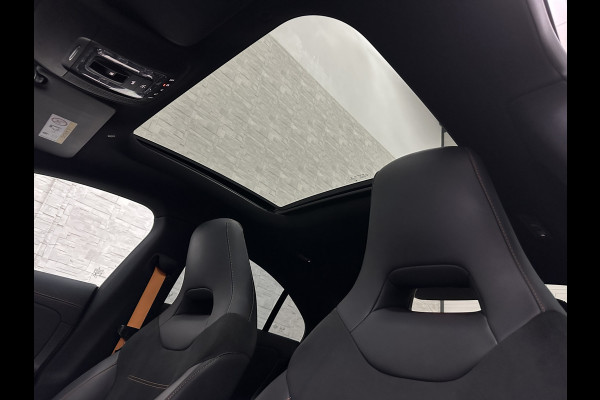 Mercedes-Benz CLA-Klasse 180 Edition 1 AMG-Line | Panorama | Sfeerverlichting | Widescreen | Memory | Multi-Beam LED | Keyless-Go | 19 Inch | Stoelverwarming | Night-Pakket | Camera | Origineel NL | Nieuwe Banden & Onderhoudsbeurt |