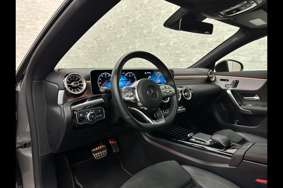 Mercedes-Benz CLA-Klasse 180 Edition 1 AMG-Line | Panorama | Sfeerverlichting | Widescreen | Memory | Multi-Beam LED | Keyless-Go | 19 Inch | Stoelverwarming | Night-Pakket | Camera | Origineel NL | Nieuwe Banden & Onderhoudsbeurt |