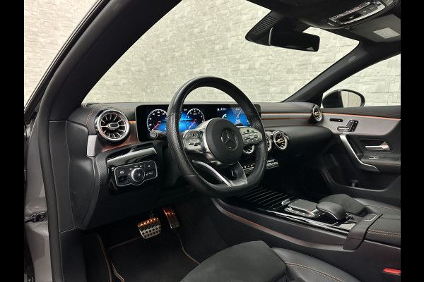 Mercedes-Benz CLA-Klasse 180 Edition 1 AMG-Line | Panorama | Sfeerverlichting | Widescreen | Memory | Multi-Beam LED | Keyless-Go | 19 Inch | Stoelverwarming | Night-Pakket | Camera | Origineel NL | Nieuwe Banden & Onderhoudsbeurt |