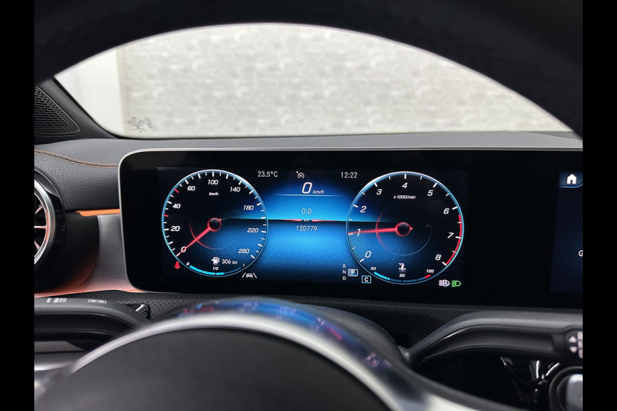 Mercedes-Benz CLA-Klasse 180 Edition 1 AMG-Line | Panorama | Sfeerverlichting | Widescreen | Memory | Multi-Beam LED | Keyless-Go | 19 Inch | Stoelverwarming | Night-Pakket | Camera | Origineel NL | Nieuwe Banden & Onderhoudsbeurt |