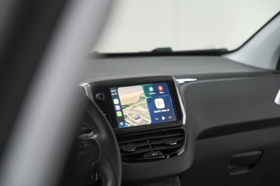Peugeot 208 PureTech 82 Signature | Trekhaak | Parkeersensoren | Apple Carplay | Navigatie