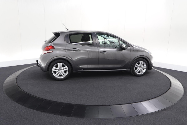 Peugeot 208 PureTech 82 Signature | Trekhaak | Parkeersensoren | Apple Carplay | Navigatie