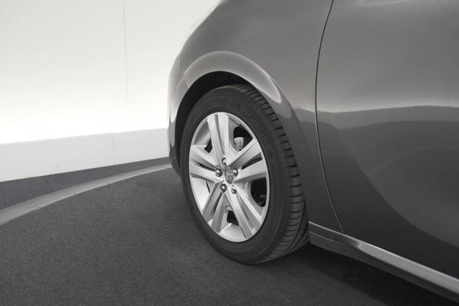 Peugeot 208 PureTech 82 Signature | Trekhaak | Parkeersensoren | Apple Carplay | Navigatie