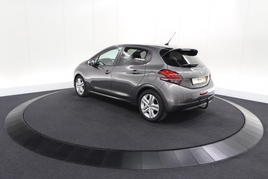 Peugeot 208 PureTech 82 Signature | Trekhaak | Parkeersensoren | Apple Carplay | Navigatie