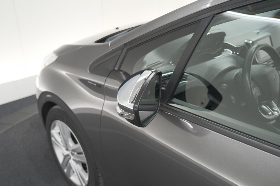 Peugeot 208 PureTech 82 Signature | Trekhaak | Parkeersensoren | Apple Carplay | Navigatie