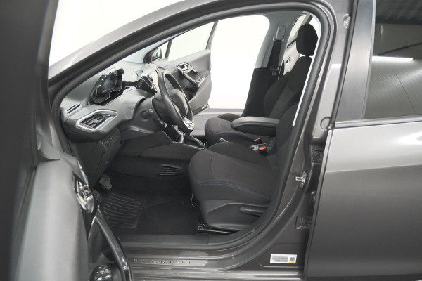 Peugeot 208 PureTech 82 Signature | Trekhaak | Parkeersensoren | Apple Carplay | Navigatie