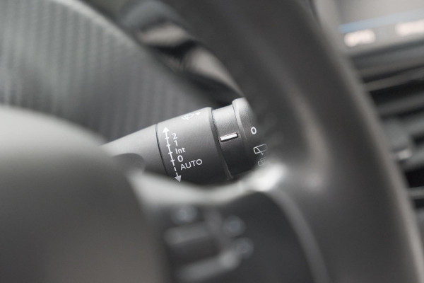 Peugeot 208 PureTech 82 Signature | Trekhaak | Parkeersensoren | Apple Carplay | Navigatie