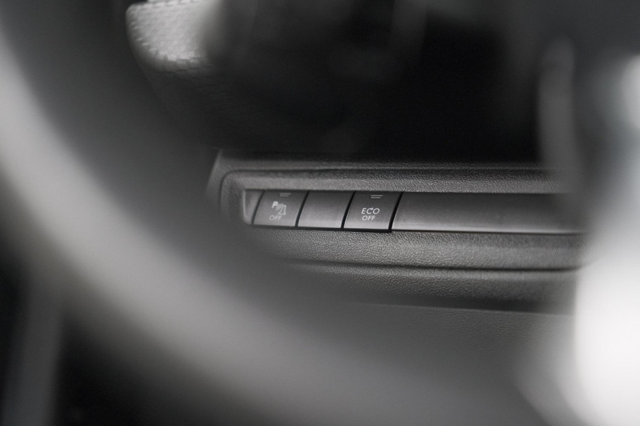 Peugeot 208 PureTech 82 Signature | Trekhaak | Parkeersensoren | Apple Carplay | Navigatie