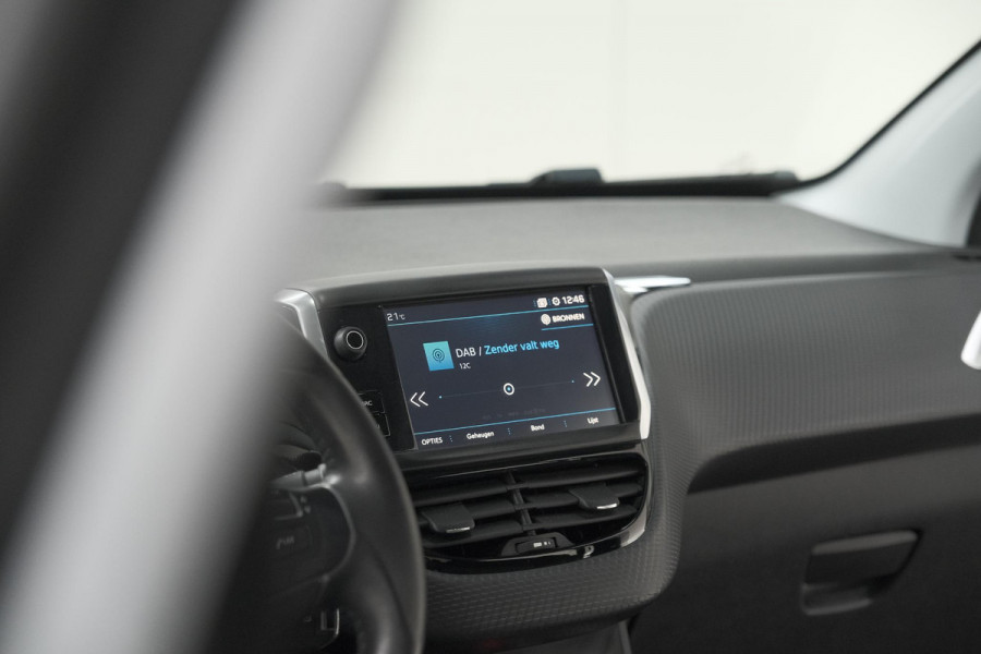Peugeot 208 PureTech 82 Signature | Trekhaak | Parkeersensoren | Apple Carplay | Navigatie