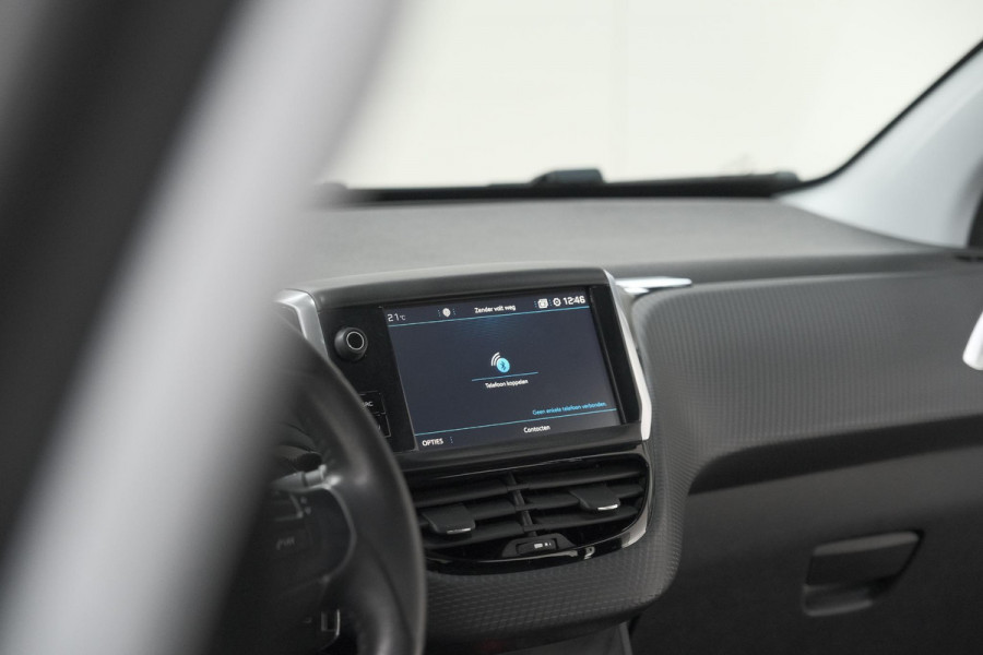 Peugeot 208 PureTech 82 Signature | Trekhaak | Parkeersensoren | Apple Carplay | Navigatie