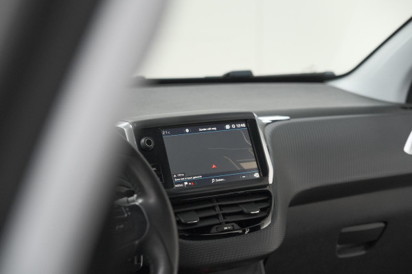 Peugeot 208 PureTech 82 Signature | Trekhaak | Parkeersensoren | Apple Carplay | Navigatie