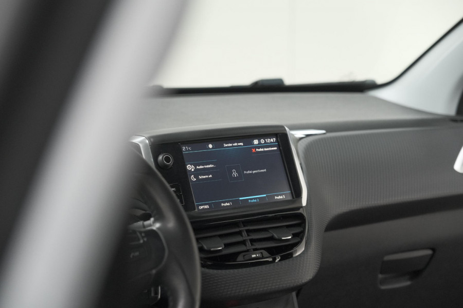 Peugeot 208 PureTech 82 Signature | Trekhaak | Parkeersensoren | Apple Carplay | Navigatie