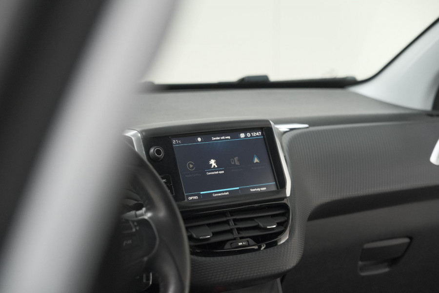 Peugeot 208 PureTech 82 Signature | Trekhaak | Parkeersensoren | Apple Carplay | Navigatie