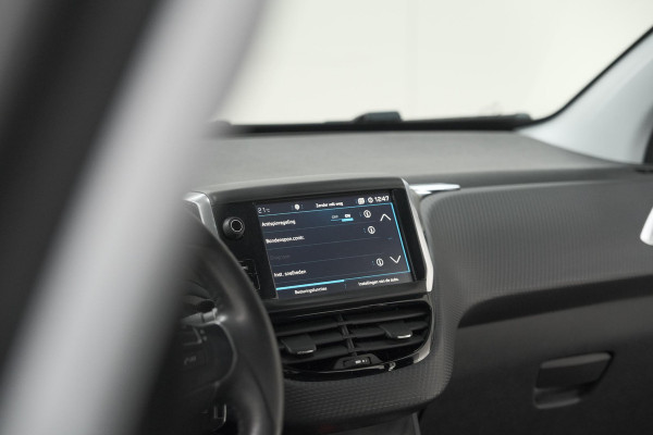Peugeot 208 PureTech 82 Signature | Trekhaak | Parkeersensoren | Apple Carplay | Navigatie