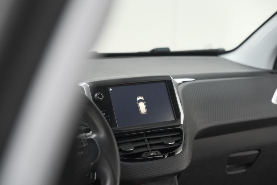 Peugeot 208 PureTech 82 Signature | Trekhaak | Parkeersensoren | Apple Carplay | Navigatie
