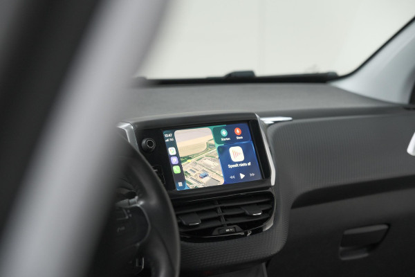 Peugeot 208 PureTech 82 Signature | Trekhaak | Parkeersensoren | Apple Carplay | Navigatie