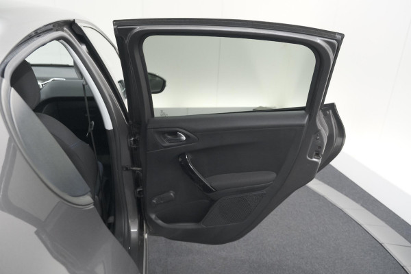 Peugeot 208 PureTech 82 Signature | Trekhaak | Parkeersensoren | Apple Carplay | Navigatie
