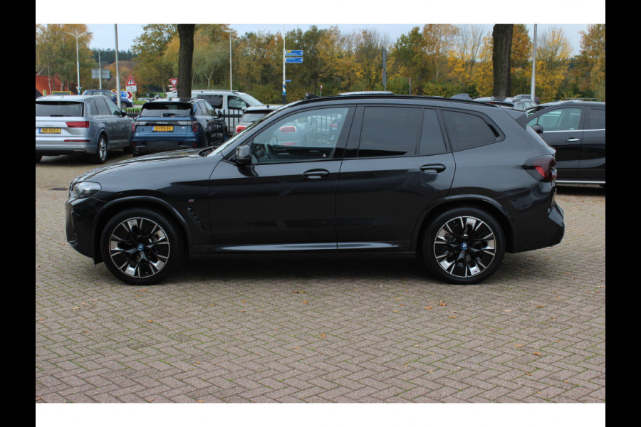 BMW iX3 High Executive 80 kWh / SoH 92,3% / Trekhaak / Panoramadak / 360Camera / Head-up / 20'' / Leder / Harman Kardon / Sfeerverlichting / Dodehoek / DAB / Stuur+Stoelverwarming / ACC