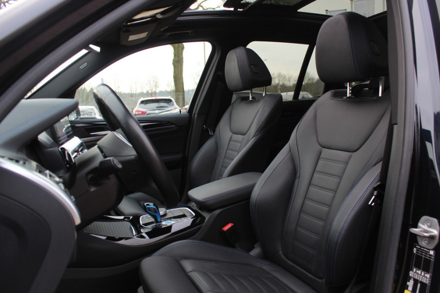 BMW iX3 High Executive 80 kWh / SoH 92,3% / Trekhaak / Panoramadak / 360Camera / Head-up / 20'' / Leder / Harman Kardon / Sfeerverlichting / Dodehoek / DAB / Stuur+Stoelverwarming / ACC