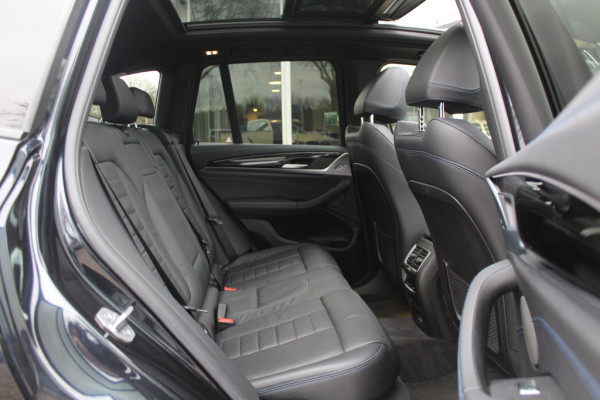 BMW iX3 High Executive 80 kWh / SoH 92,3% / Trekhaak / Panoramadak / 360Camera / Head-up / 20'' / Leder / Harman Kardon / Sfeerverlichting / Dodehoek / DAB / Stuur+Stoelverwarming / ACC