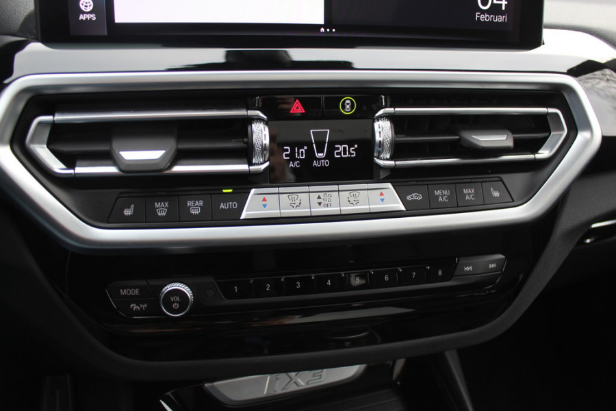 BMW iX3 High Executive 80 kWh / SoH 92,3% / Trekhaak / Panoramadak / 360Camera / Head-up / 20'' / Leder / Harman Kardon / Sfeerverlichting / Dodehoek / DAB / Stuur+Stoelverwarming / ACC