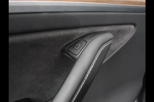 Tesla Model Y Performance Long Range AWD 75 kWh Climate control Adaptieve cruise control Achteruitrijcamera Panoramadak Keyless Stuurverwarming Stoelverwarming LED Navigatie Parkeersensoren