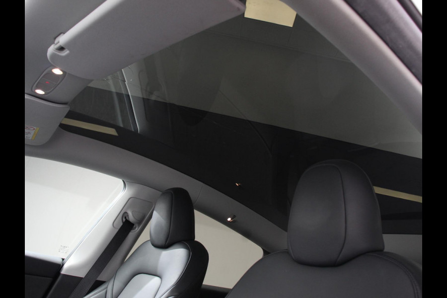 Tesla Model Y Performance Long Range AWD 75 kWh Climate control Adaptieve cruise control Achteruitrijcamera Panoramadak Keyless Stuurverwarming Stoelverwarming LED Navigatie Parkeersensoren