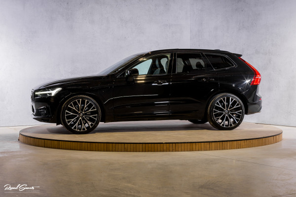 Volvo XC60 2.0 T8 Plug-in hybrid AWD R-Design | Luchtvering | Zwenkbare trekhaak | Panorama dak | Memory | Adaptieve cruise |