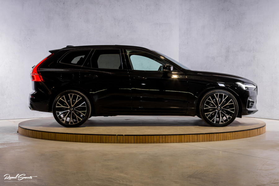 Volvo XC60 2.0 T8 Plug-in hybrid AWD R-Design | Luchtvering | Zwenkbare trekhaak | Panorama dak | Memory | Adaptieve cruise |