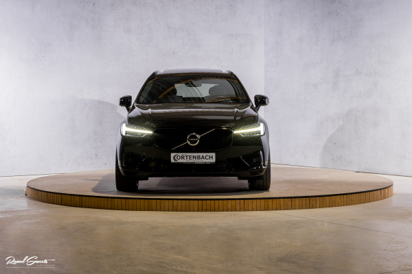 Volvo XC60 2.0 T8 Plug-in hybrid AWD R-Design | Luchtvering | Zwenkbare trekhaak | Panorama dak | Memory | Adaptieve cruise |