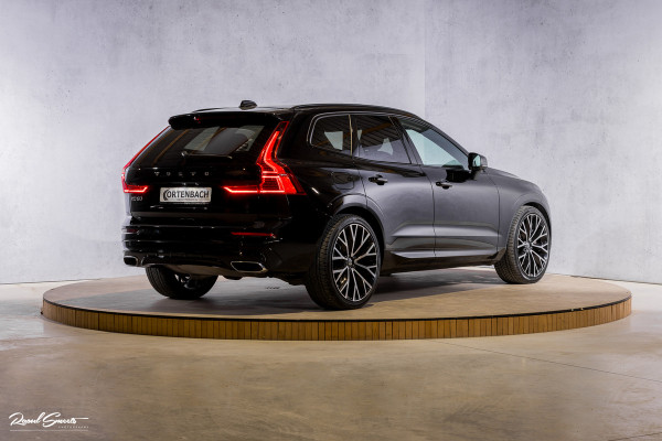 Volvo XC60 2.0 T8 Plug-in hybrid AWD R-Design | Luchtvering | Zwenkbare trekhaak | Panorama dak | Memory | Adaptieve cruise |