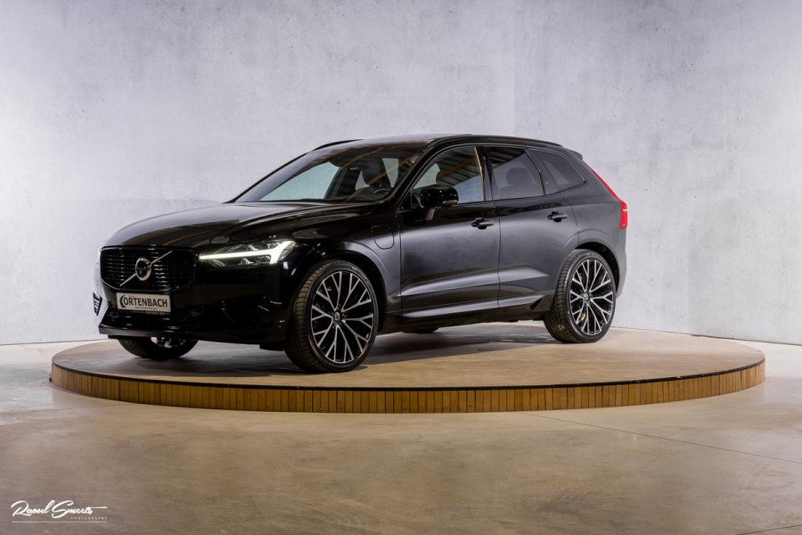 Volvo XC60 2.0 T8 Plug-in hybrid AWD R-Design | Luchtvering | Zwenkbare trekhaak | Panorama dak | Memory | Adaptieve cruise |