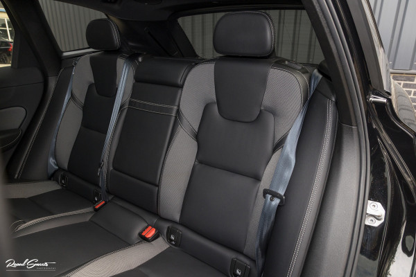 Volvo XC60 2.0 T8 Plug-in hybrid AWD R-Design | Luchtvering | Zwenkbare trekhaak | Panorama dak | Memory | Adaptieve cruise |