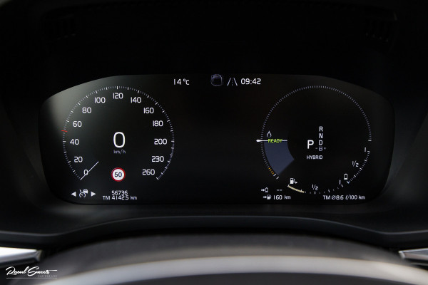 Volvo XC60 2.0 T8 Plug-in hybrid AWD R-Design | Luchtvering | Zwenkbare trekhaak | Panorama dak | Memory | Adaptieve cruise |