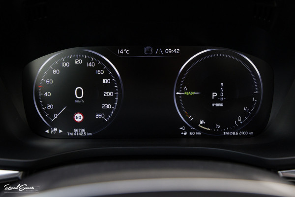 Volvo XC60 2.0 T8 Plug-in hybrid AWD R-Design | Luchtvering | Zwenkbare trekhaak | Panorama dak | Memory | Adaptieve cruise |