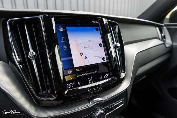 Volvo XC60 2.0 T8 Plug-in hybrid AWD R-Design | Luchtvering | Zwenkbare trekhaak | Panorama dak | Memory | Adaptieve cruise |