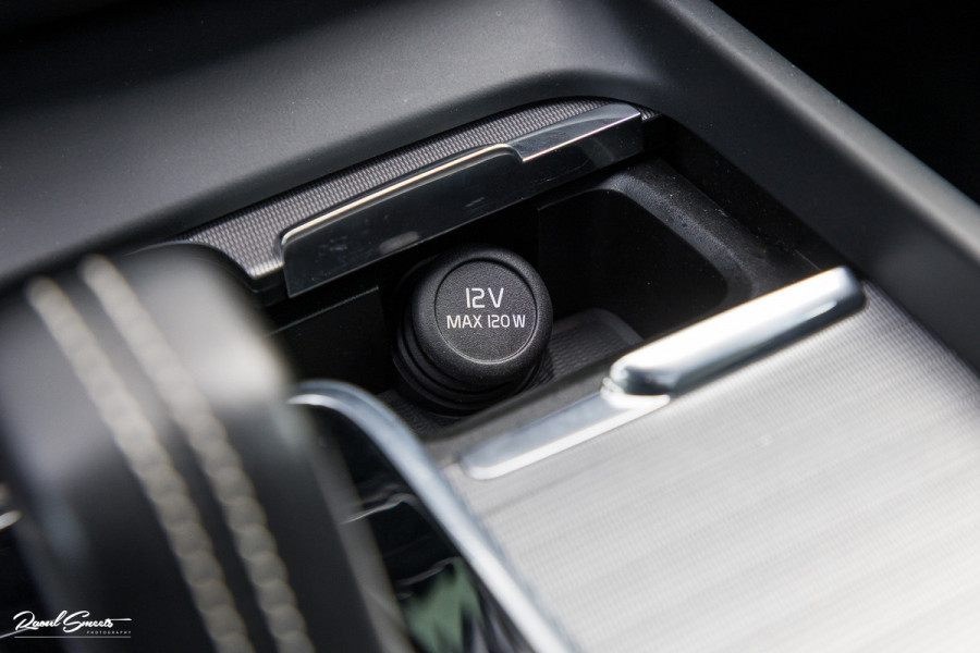 Volvo XC60 2.0 T8 Plug-in hybrid AWD R-Design | Luchtvering | Zwenkbare trekhaak | Panorama dak | Memory | Adaptieve cruise |
