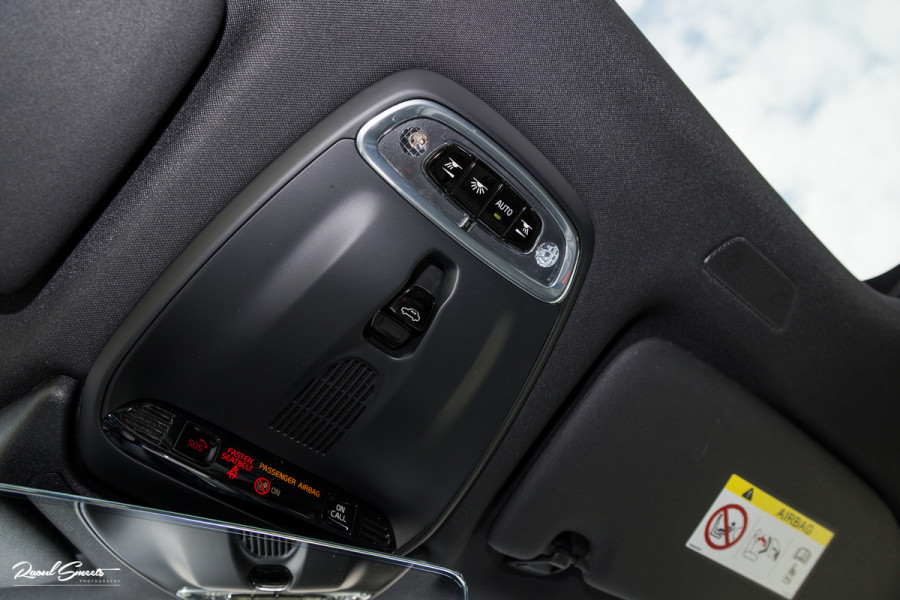Volvo XC60 2.0 T8 Plug-in hybrid AWD R-Design | Luchtvering | Zwenkbare trekhaak | Panorama dak | Memory | Adaptieve cruise |